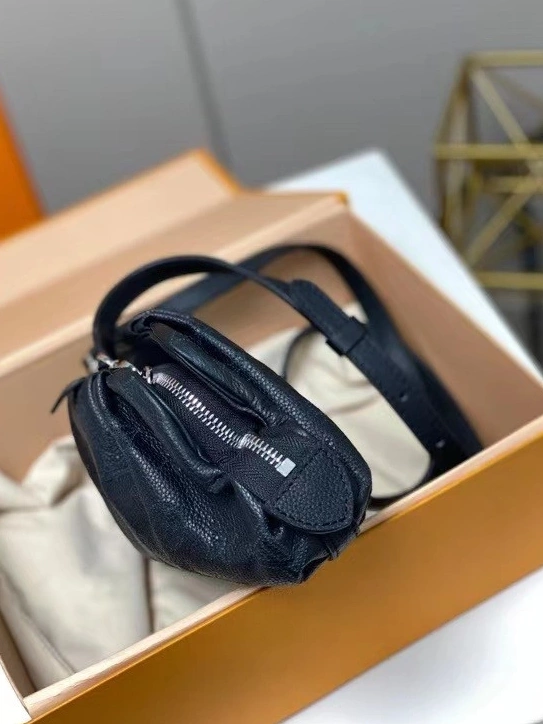 VUITTON LOUIS SCALA POUCH MINI 0808